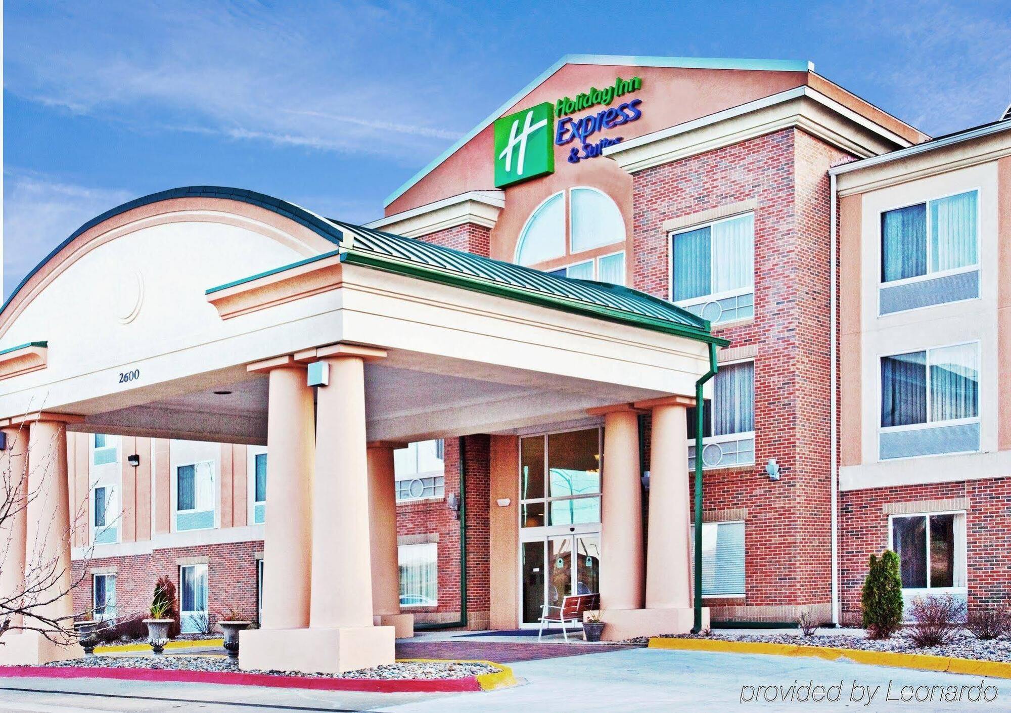 Holiday Inn Express Hotel & Suites Ames By Ihg Exterior foto