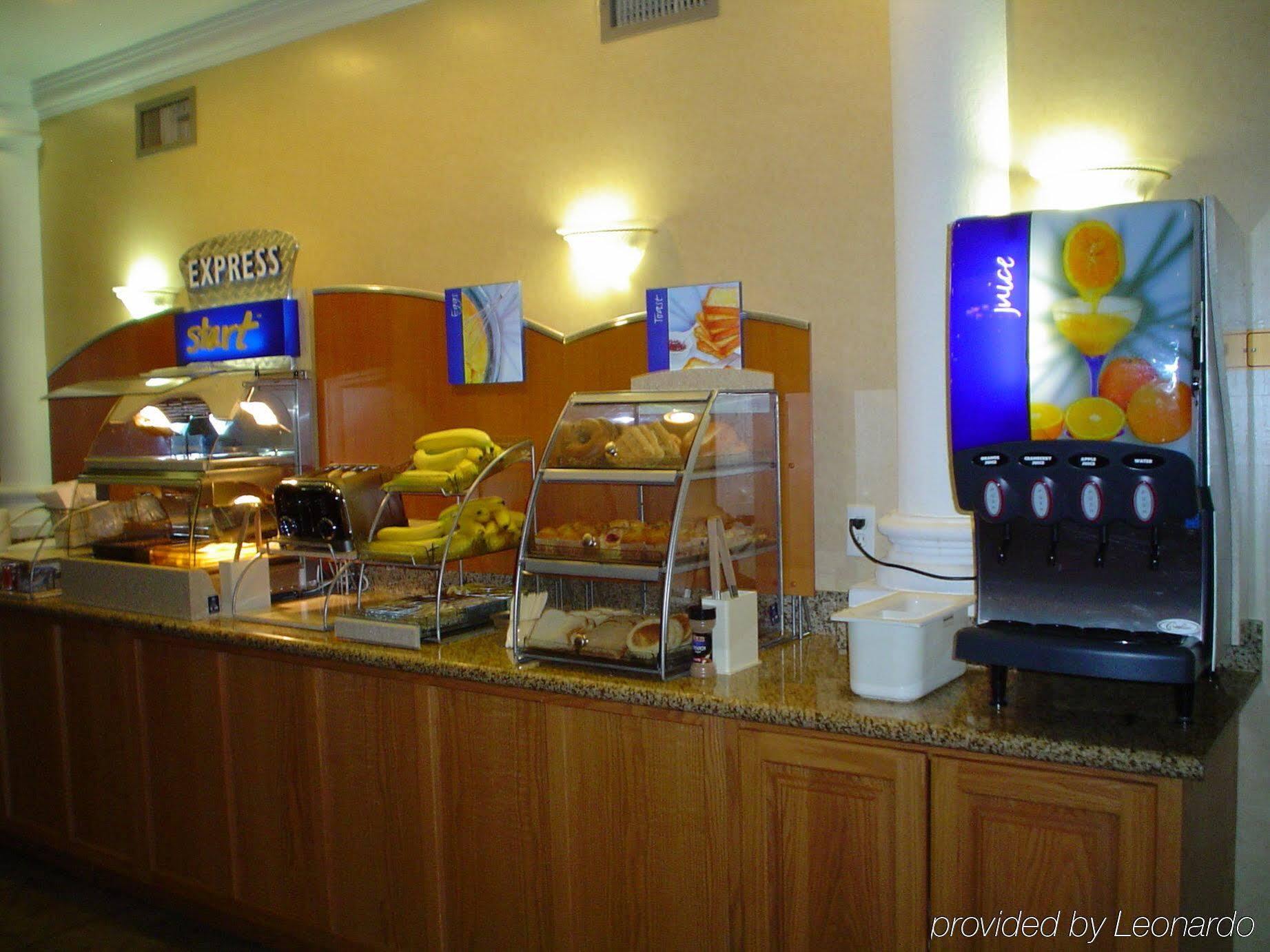 Holiday Inn Express Hotel & Suites Ames By Ihg Exterior foto