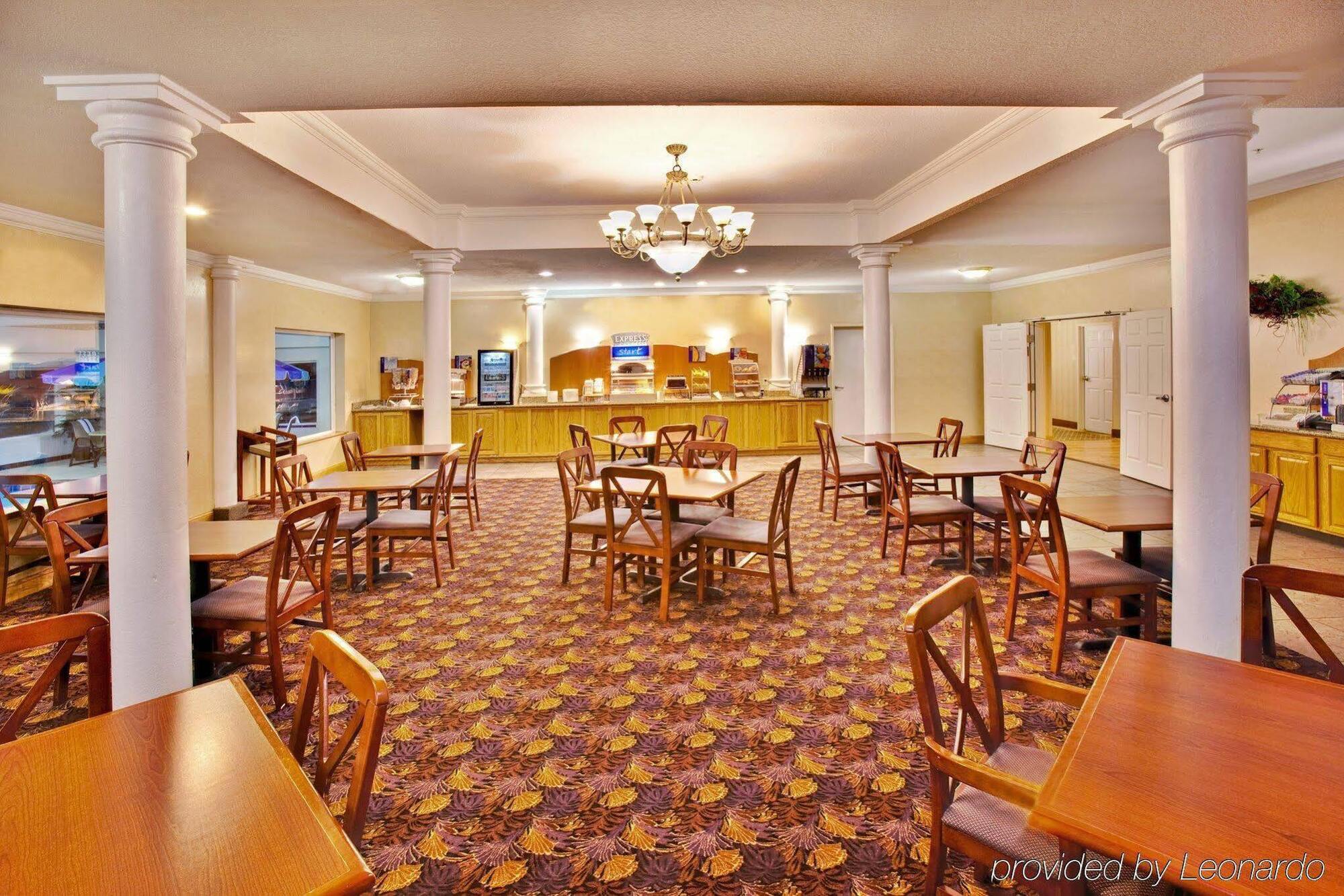 Holiday Inn Express Hotel & Suites Ames By Ihg Exterior foto
